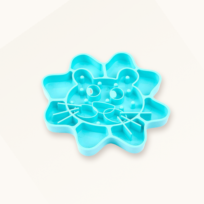 Gamelle anti-glouton en silicone turquoise en forme de visage de chat, vue de trois quarts